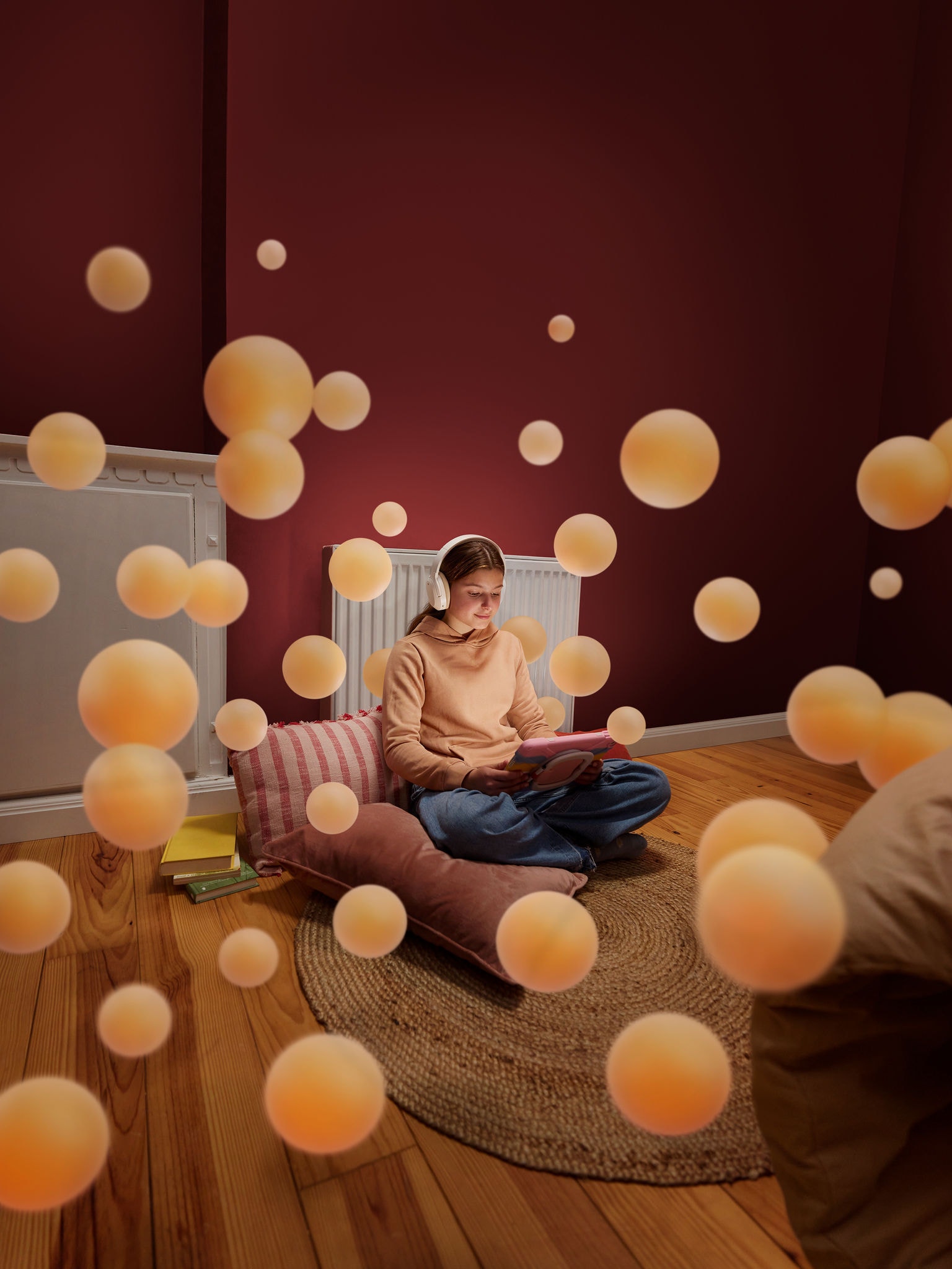 Κορίτσι που διαβάζει σε ένα άνετο δωμάτιο με ζεστά δάπεδα και τέλεια θερμοκρασία εσωτερικών χώρων