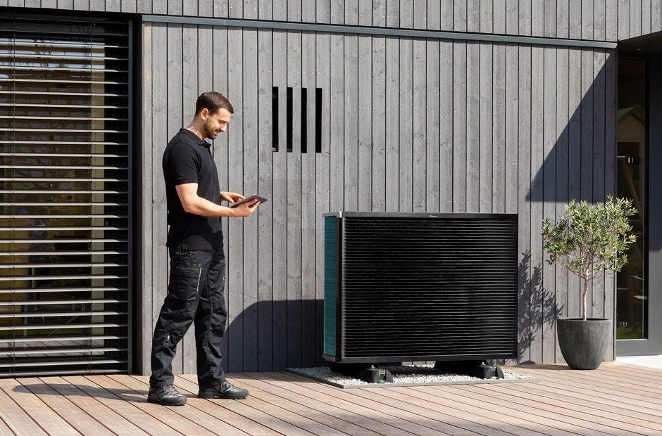 Εγκαταστάτης με εξωτερική μονάδα Daikin Altherma