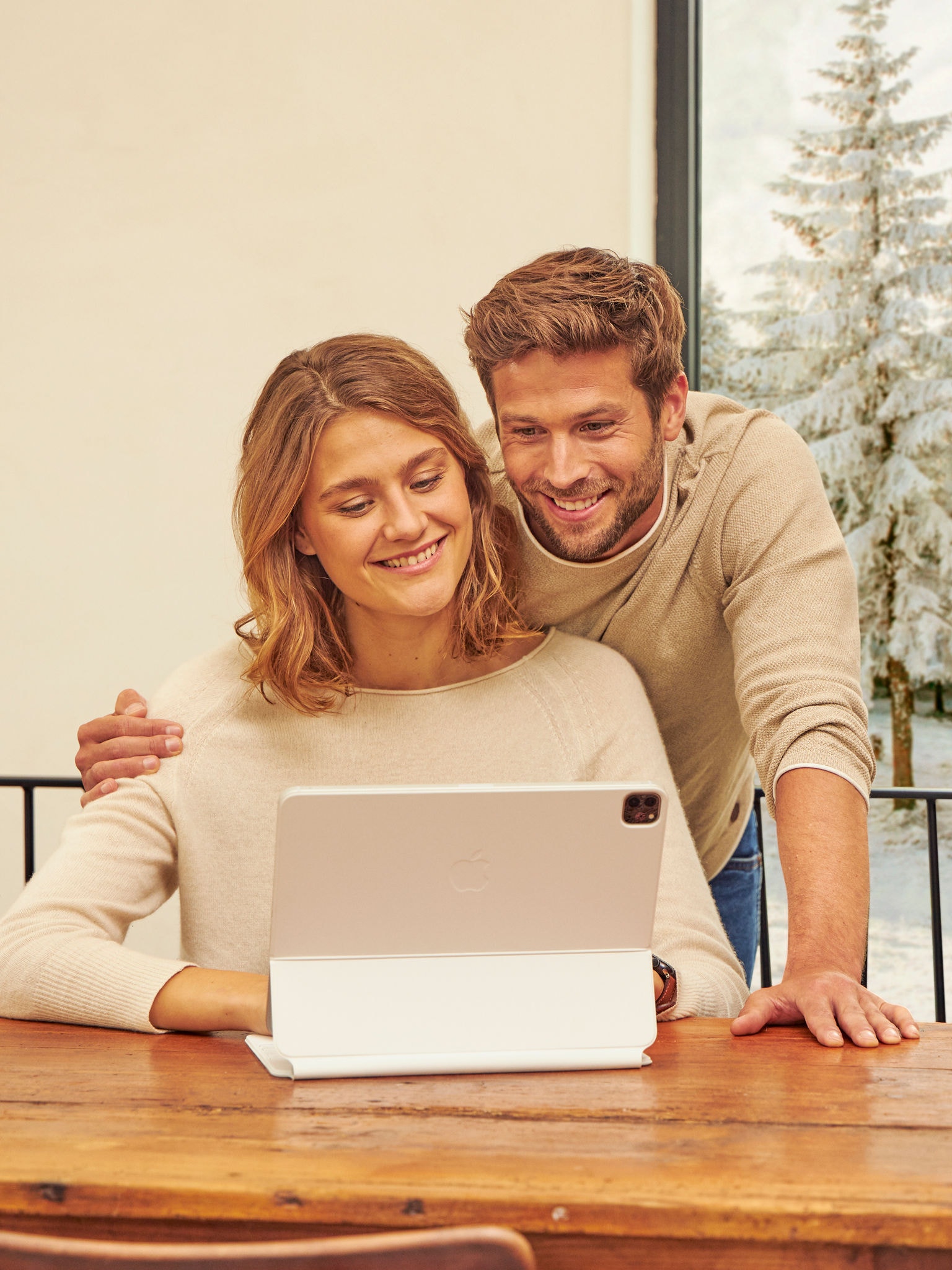 Ζευγάρι που επιλέγει την υψηλή αποδοτικότητα της Daikin Altherma 4