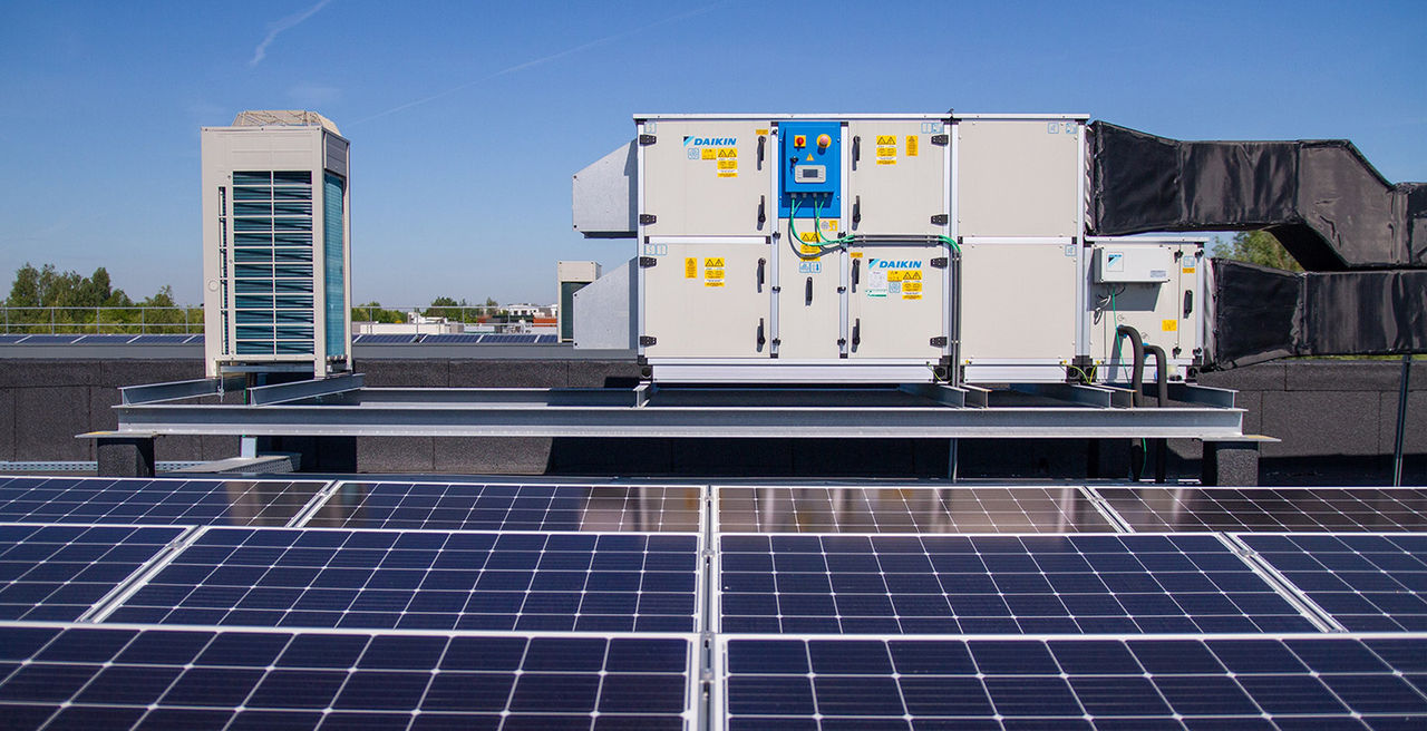 Εγκατάσταση μονάδας διαχείρισης αέρα σε στέγη