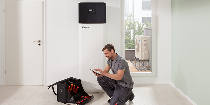 Διαφανές σπίτι με εγκατάσταση split