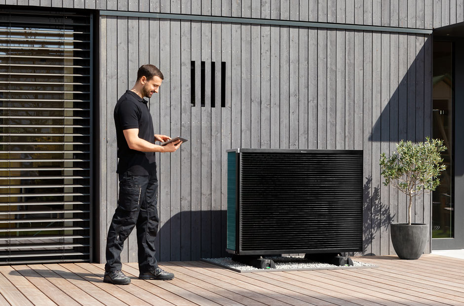 Εγκαταστάτης με εξωτερική μονάδα Daikin Altherma