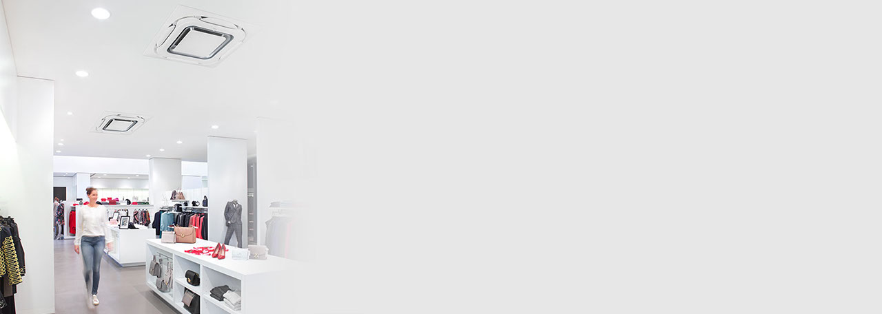 πελάτης περπατάει σε κατάστημα